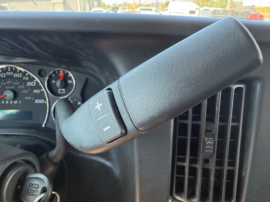 2021 GMC Savana Image 23