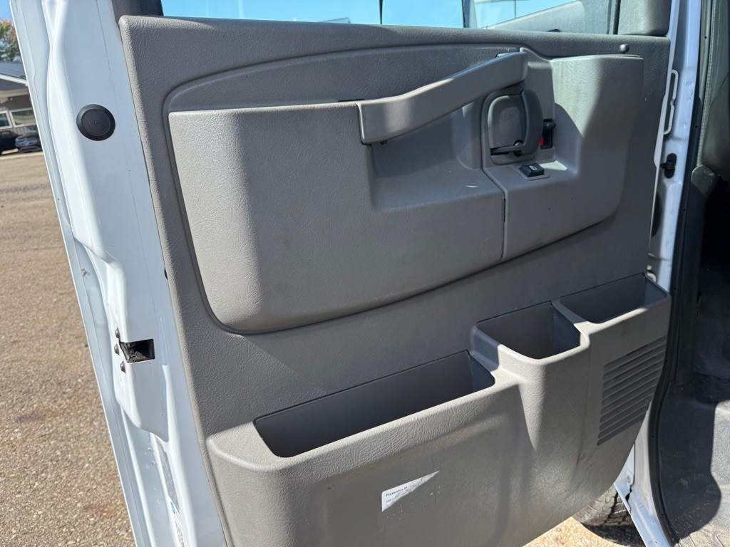 2021 GMC Savana Image 27