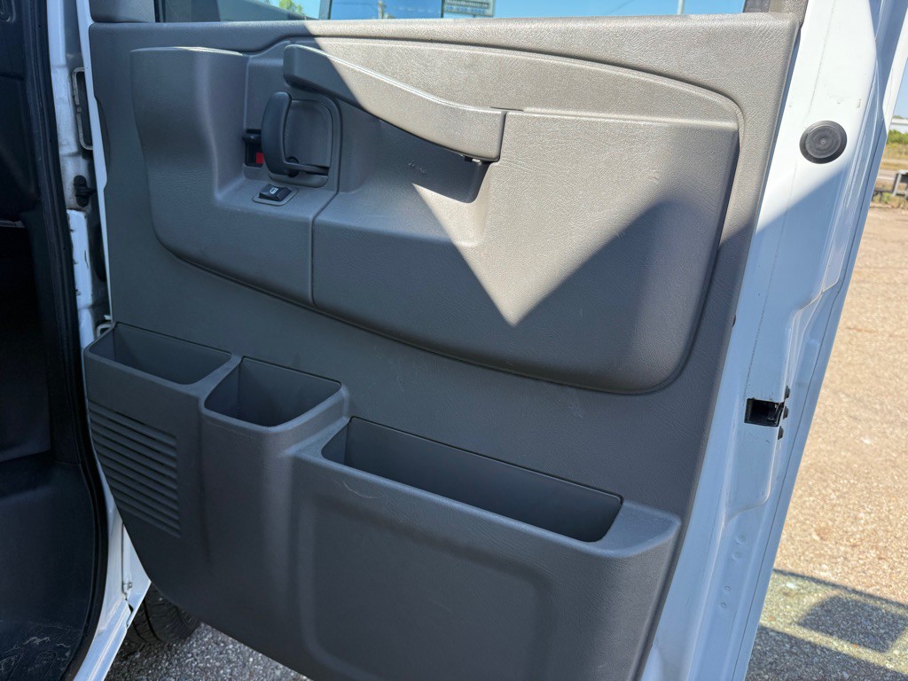 2021 GMC Savana Image 28