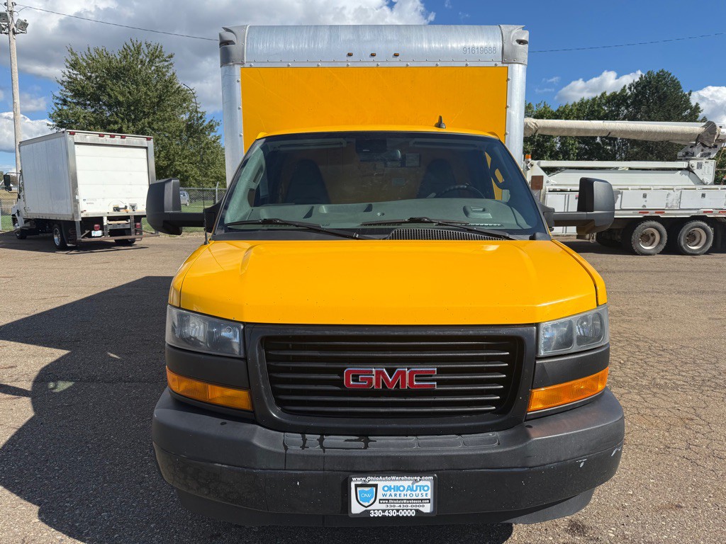 2021 GMC Savana Image 2