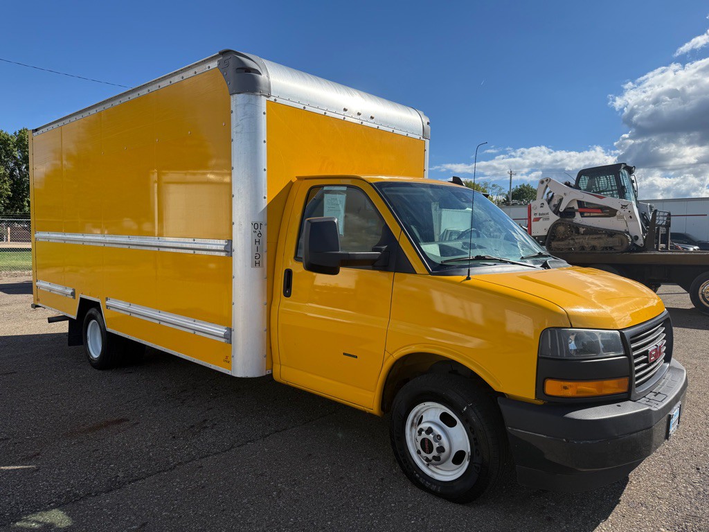 2021 GMC Savana Image 3