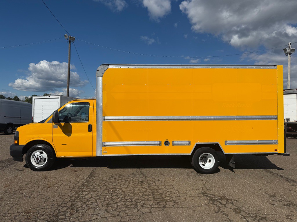 2021 GMC Savana Image 4
