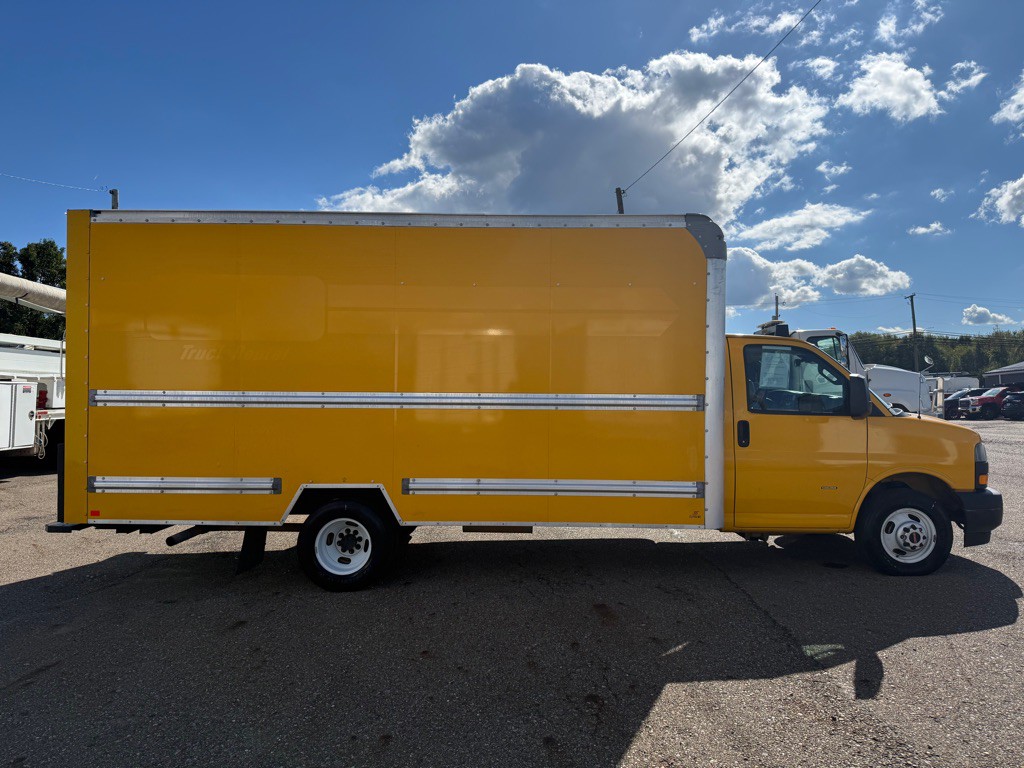 2021 GMC Savana Image 5