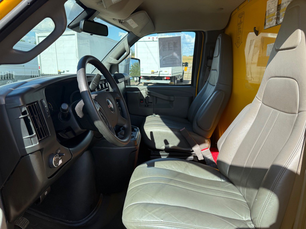 2021 GMC Savana Image 10