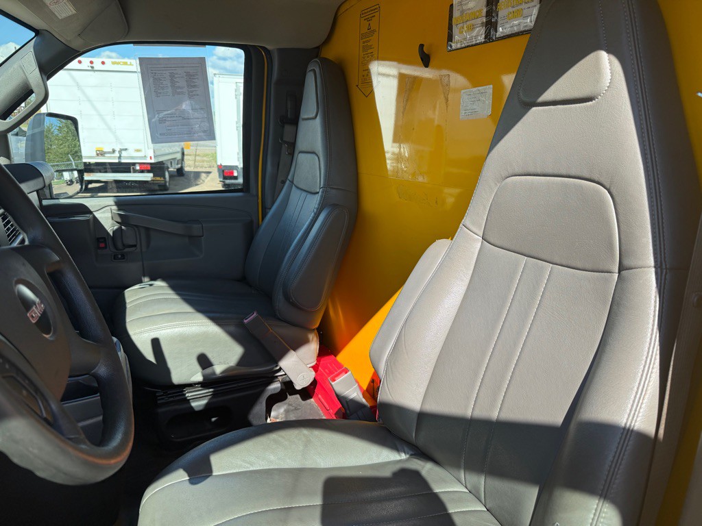 2021 GMC Savana Image 11