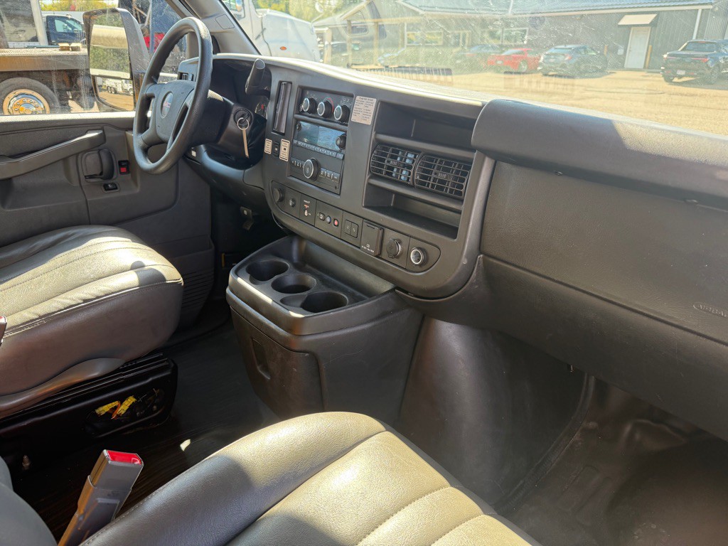2021 GMC Savana Image 13