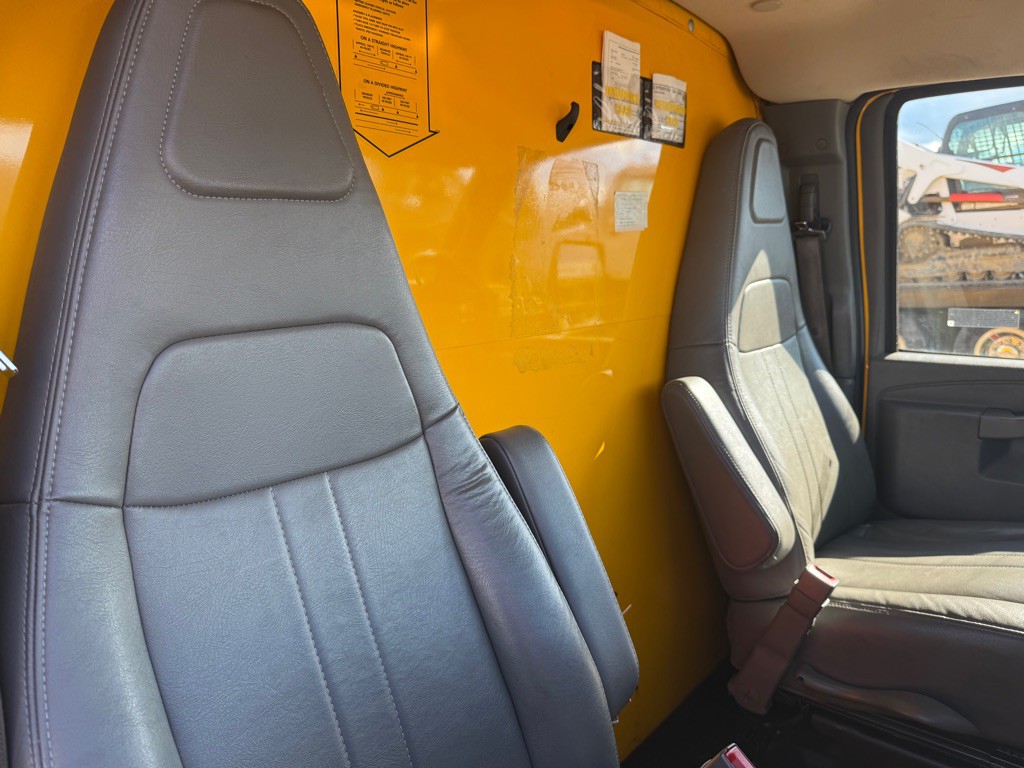 2021 GMC Savana Image 14