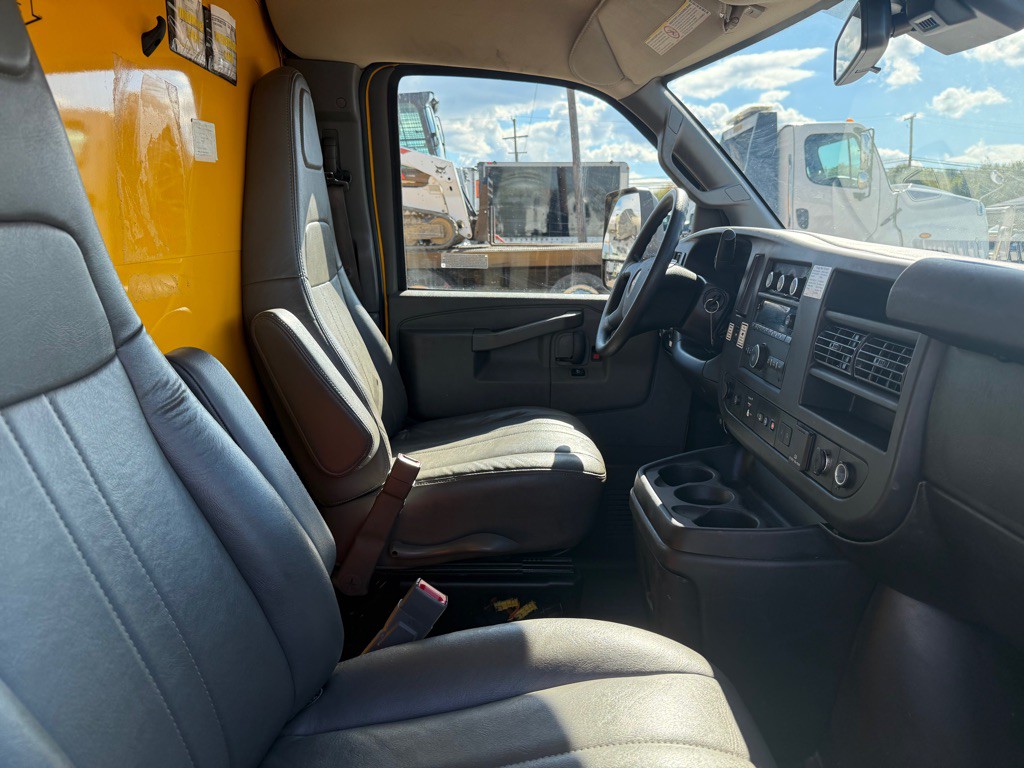 2021 GMC Savana Image 15