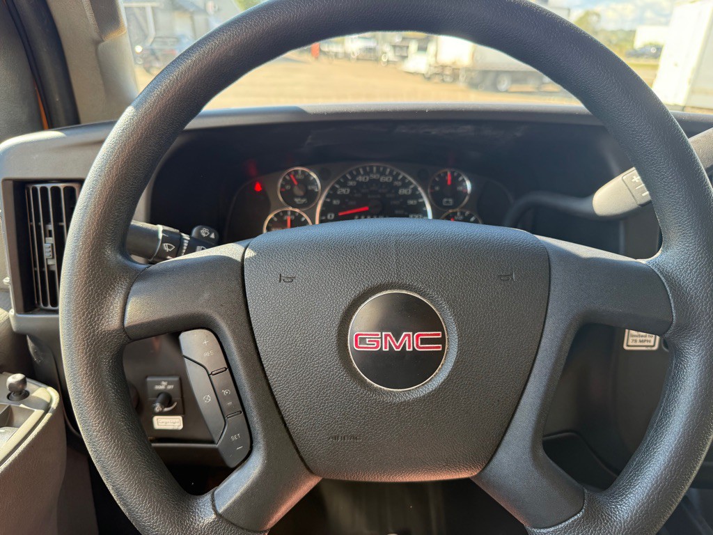 2021 GMC Savana Image 16