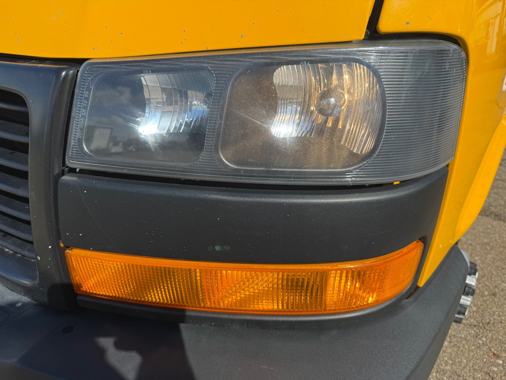 2021 GMC Savana Image 26