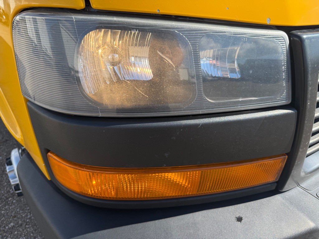 2021 GMC Savana Image 27