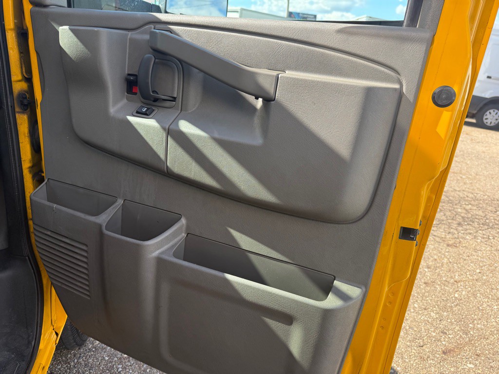2021 GMC Savana Image 32