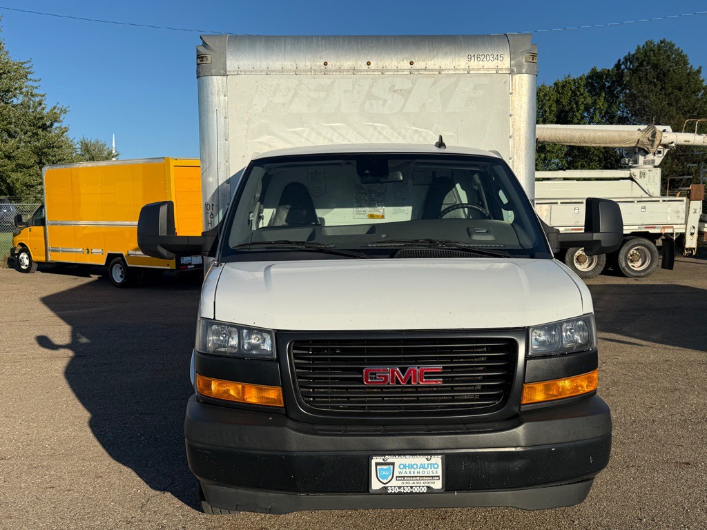 2021 GMC Savana Image 2