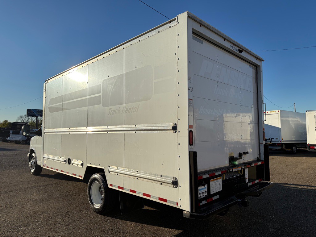 2021 GMC Savana Image 5