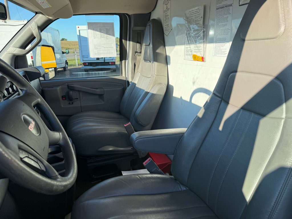 2021 GMC Savana Image 9