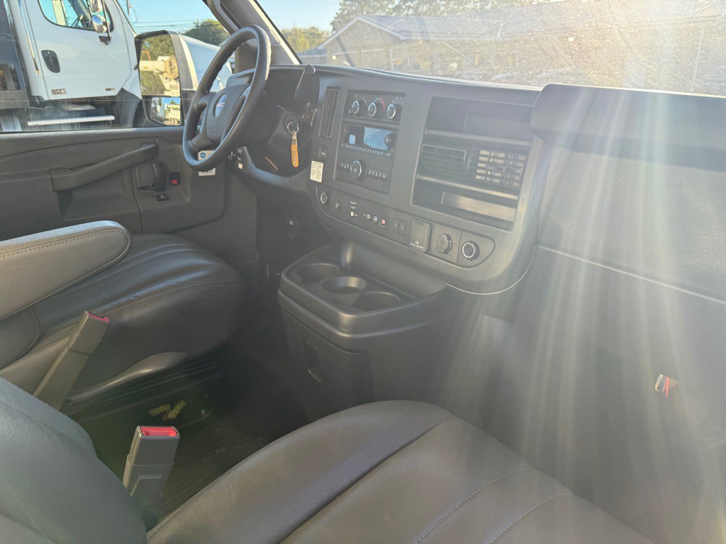 2021 GMC Savana Image 11