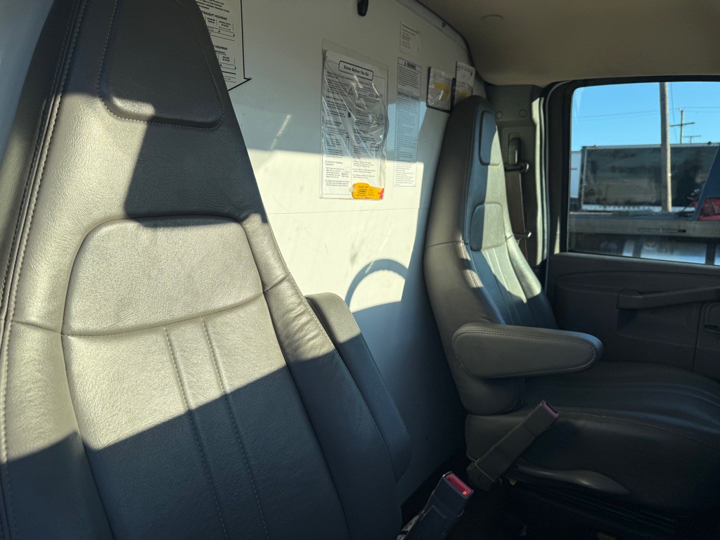 2021 GMC Savana Image 12