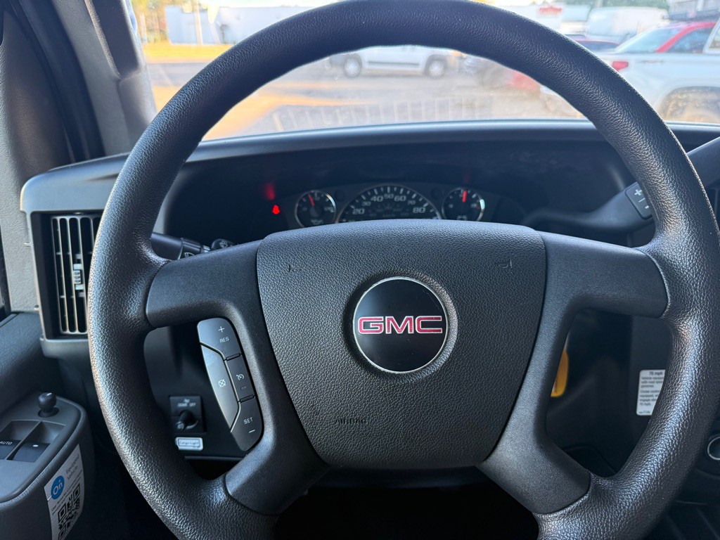 2021 GMC Savana Image 14