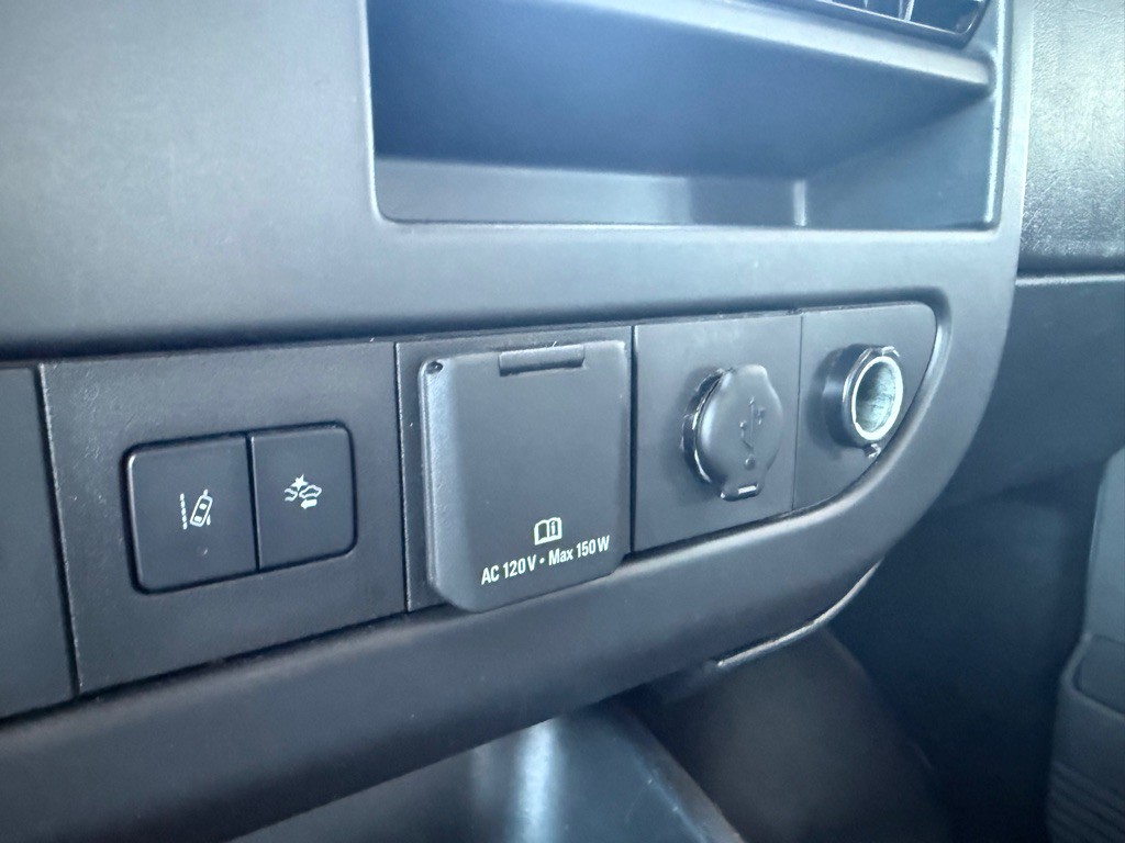 2021 GMC Savana Image 18