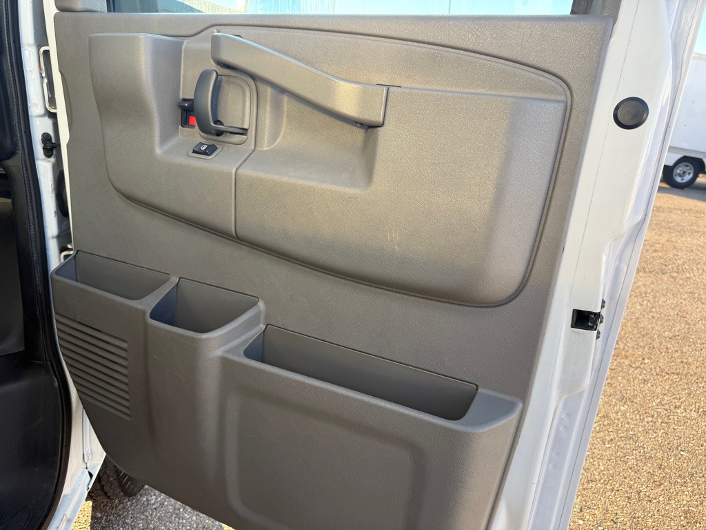 2021 GMC Savana Image 23