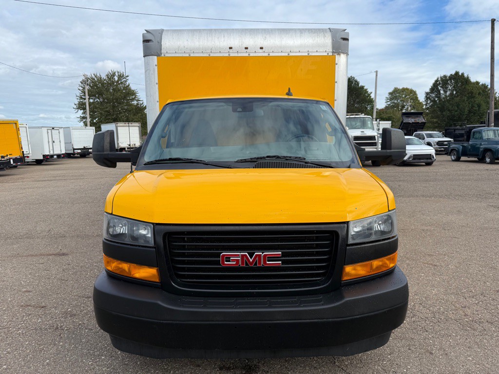 2021 GMC Savana Image 2