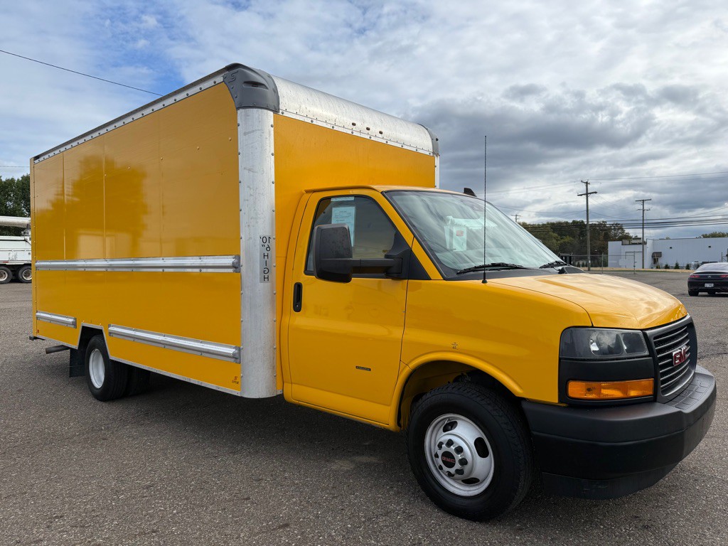 2021 GMC Savana Image 3