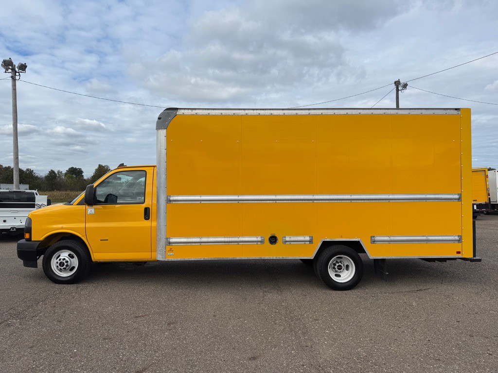 2021 GMC Savana Image 4