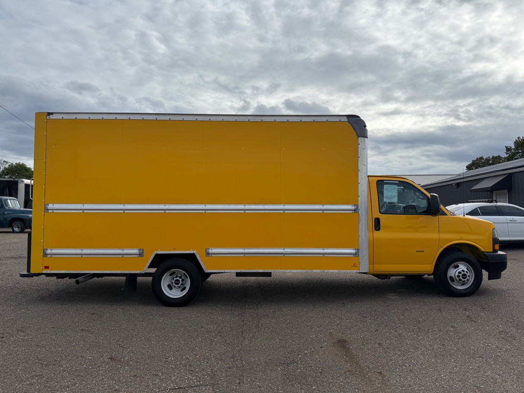 2021 GMC Savana Image 5