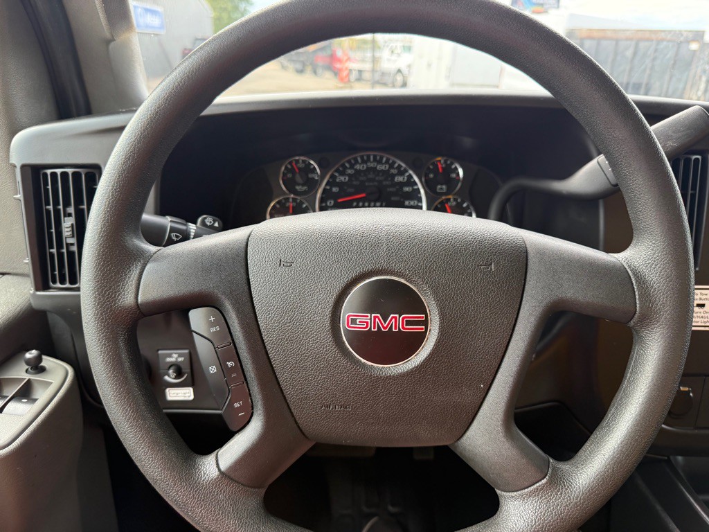 2021 GMC Savana Image 10
