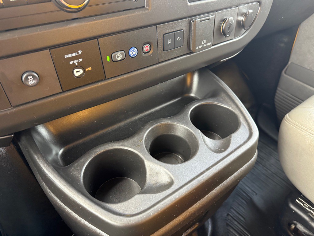 2021 GMC Savana Image 12