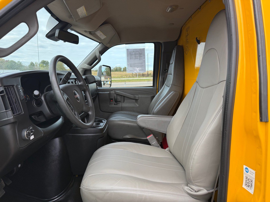 2021 GMC Savana Image 16