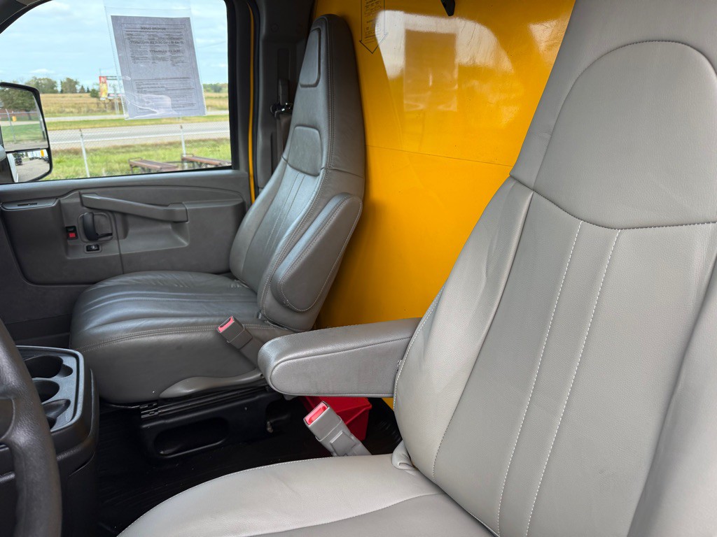 2021 GMC Savana Image 17