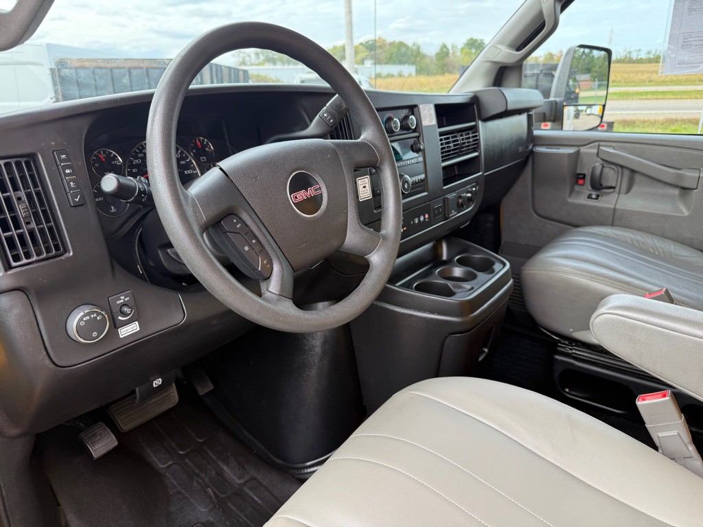 2021 GMC Savana Image 18