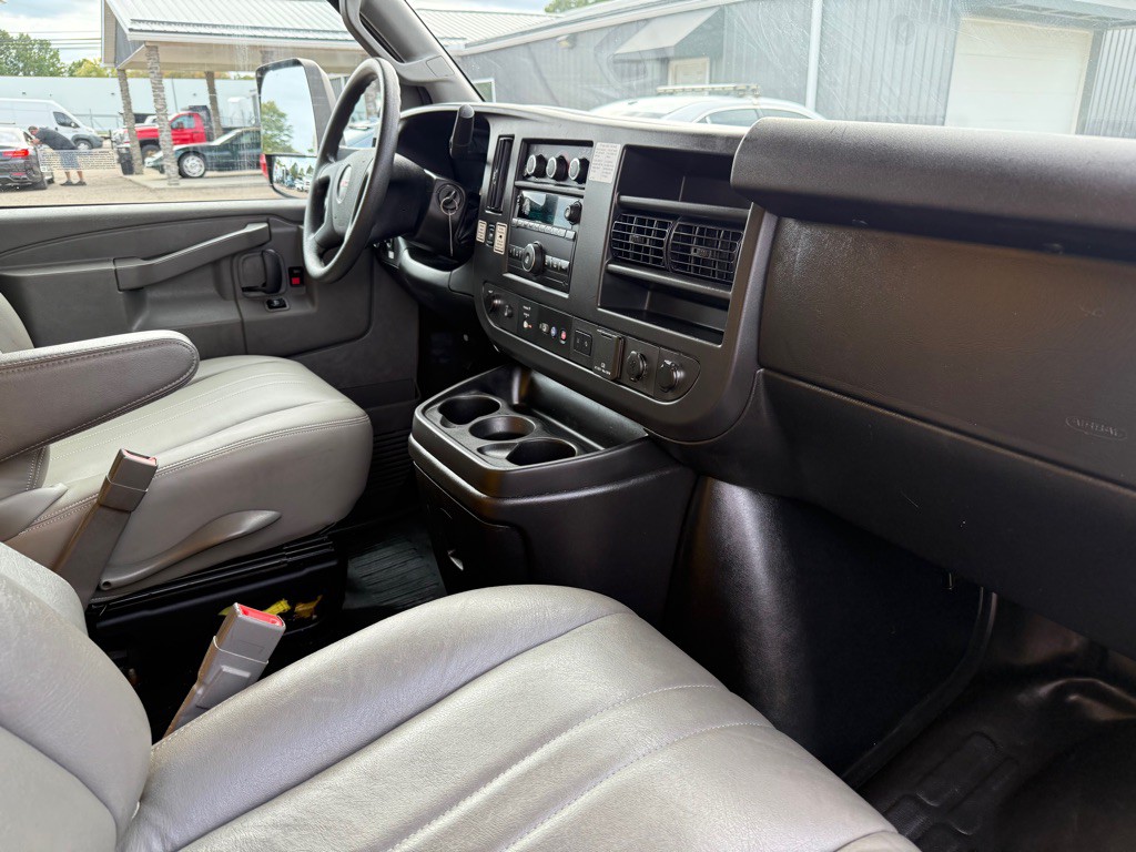 2021 GMC Savana Image 19