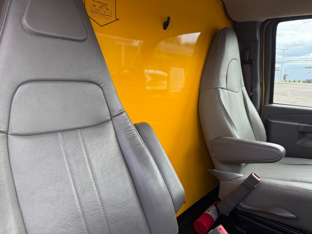 2021 GMC Savana Image 20