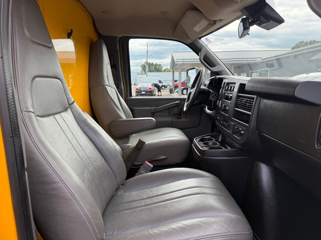 2021 GMC Savana Image 21