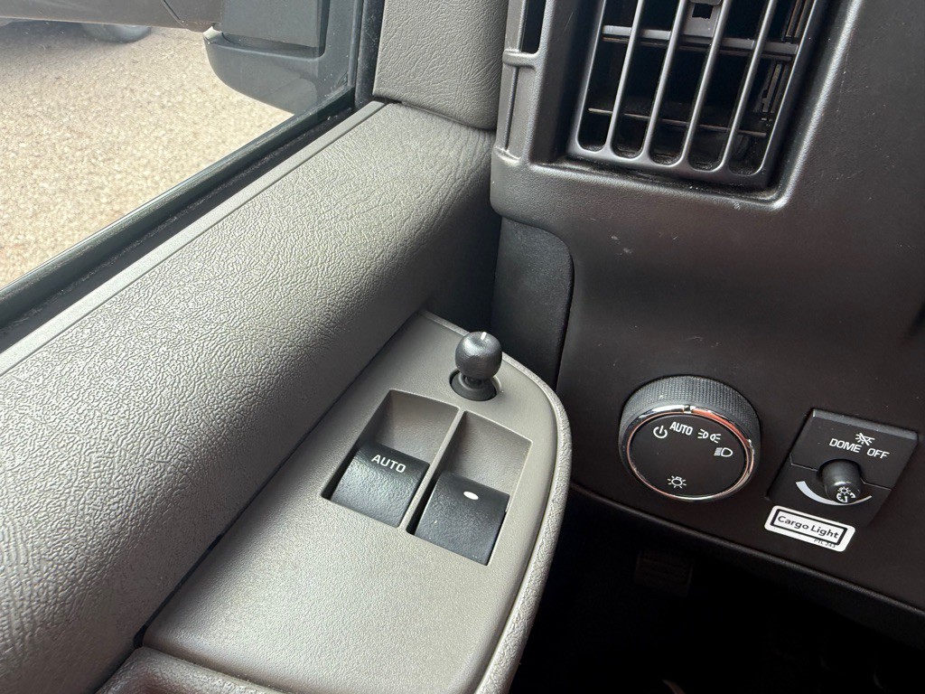 2021 GMC Savana Image 22