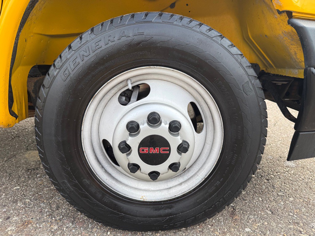 2021 GMC Savana Image 26