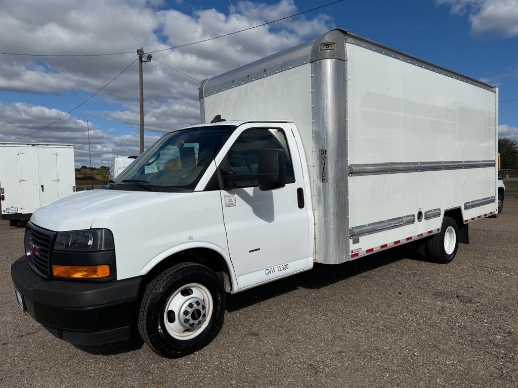 2021 GMC Savana Image 1