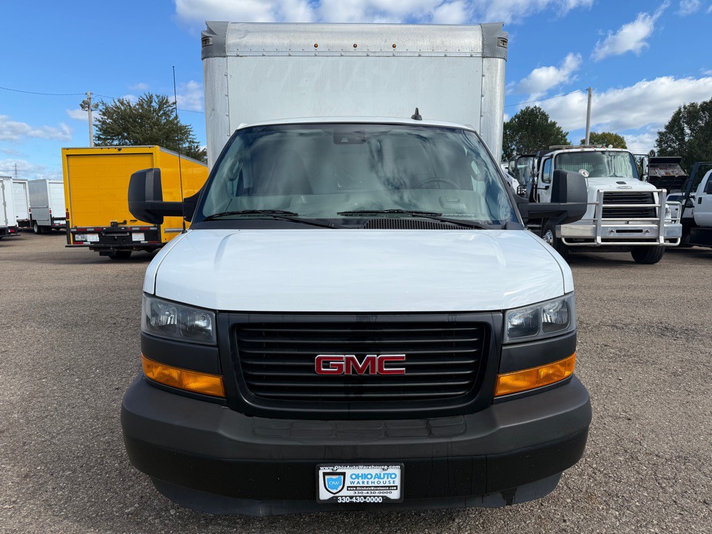 2021 GMC Savana Image 2
