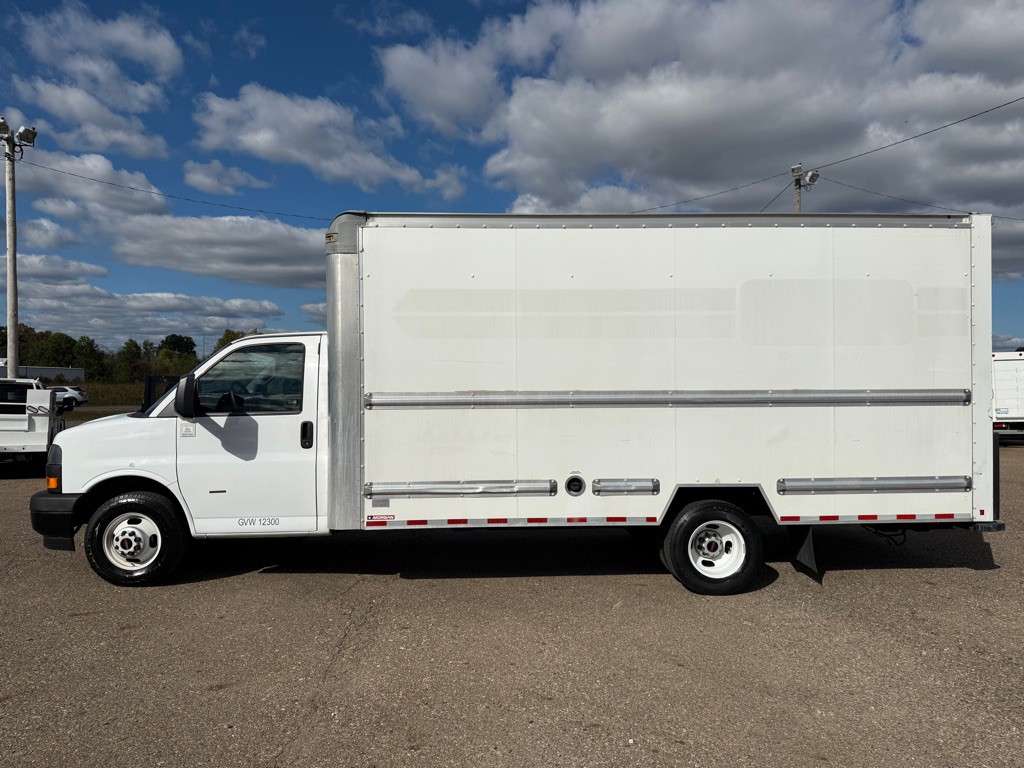 2021 GMC Savana Image 4