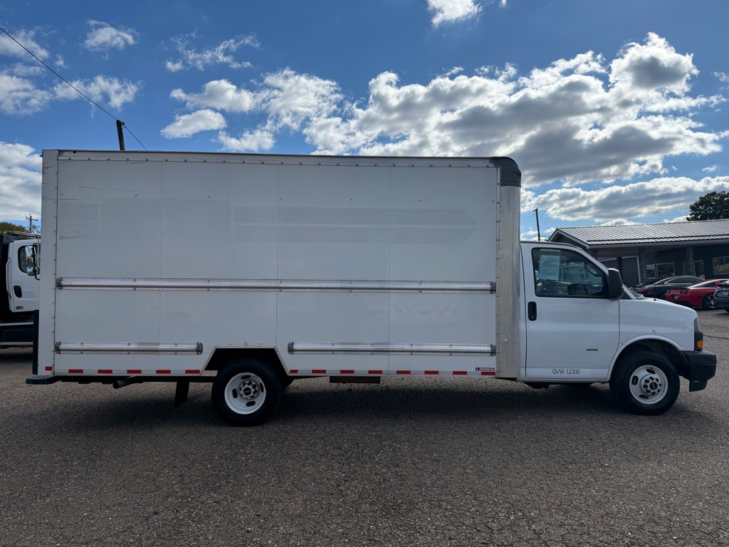 2021 GMC Savana Image 5