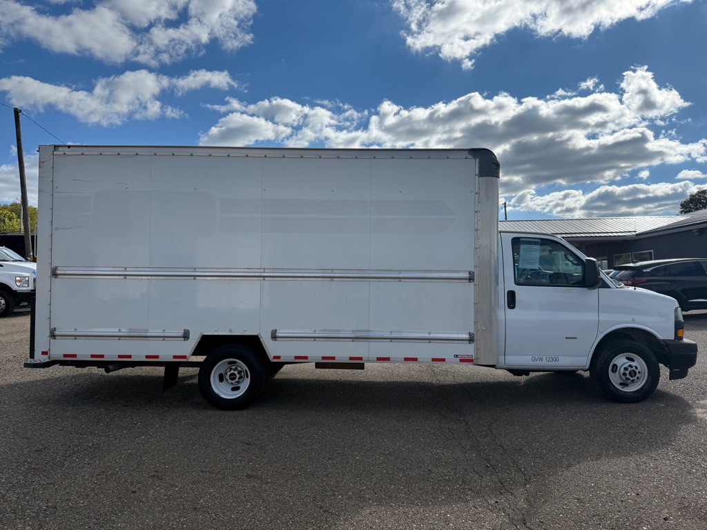 2021 GMC Savana Image 6