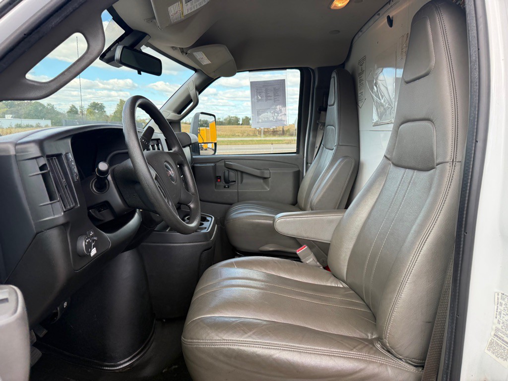 2021 GMC Savana Image 10