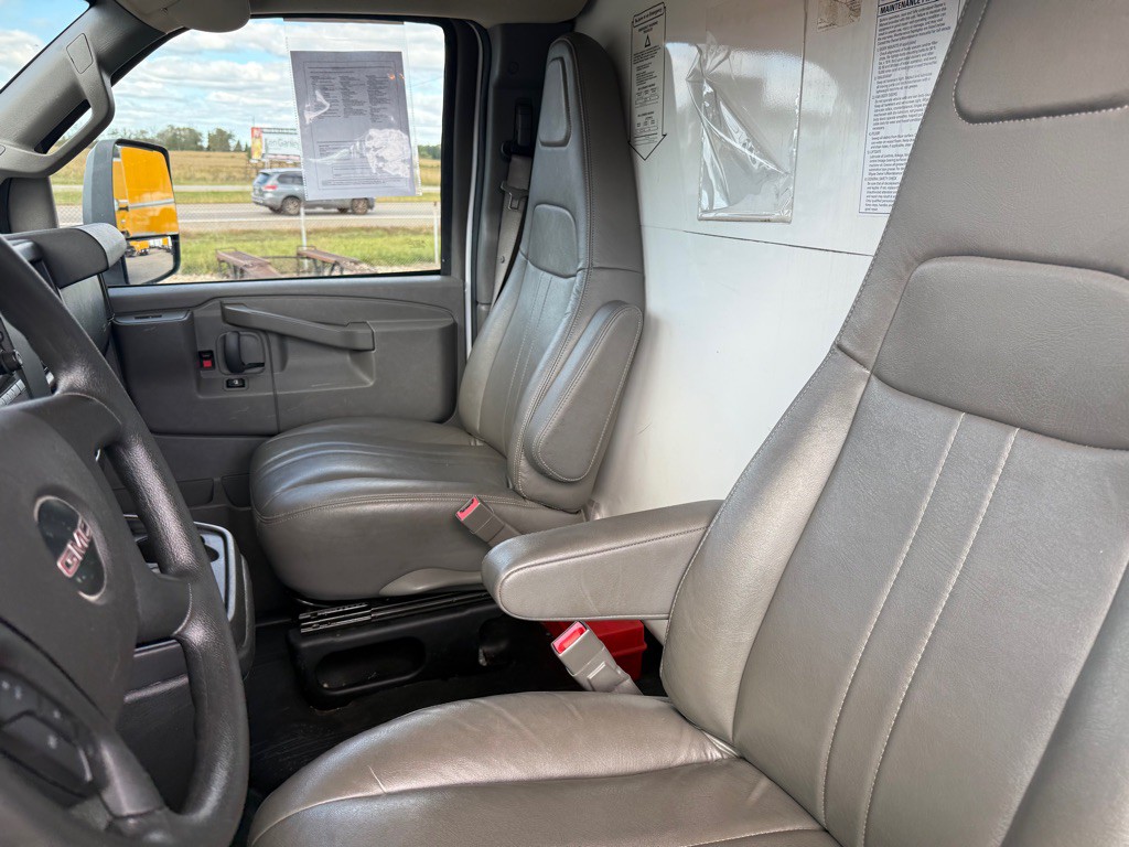 2021 GMC Savana Image 11