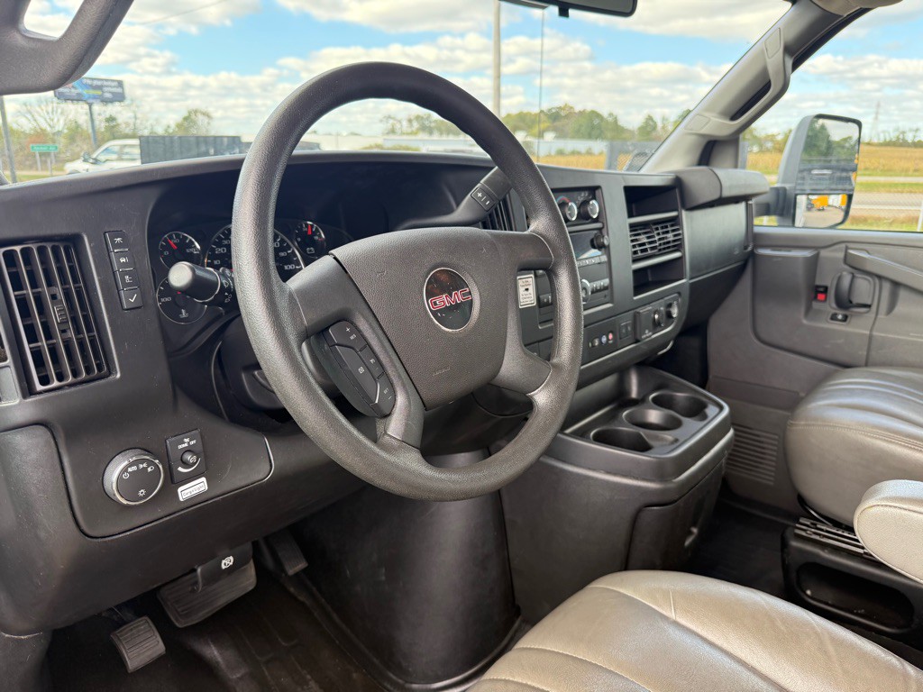 2021 GMC Savana Image 12