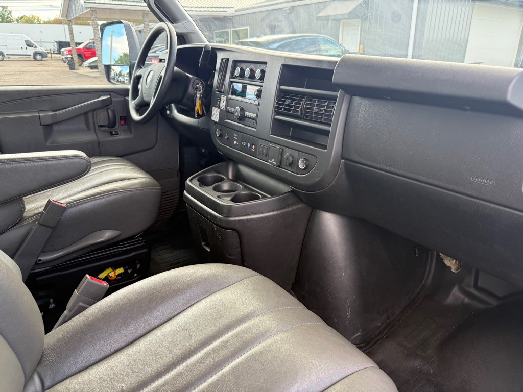 2021 GMC Savana Image 13