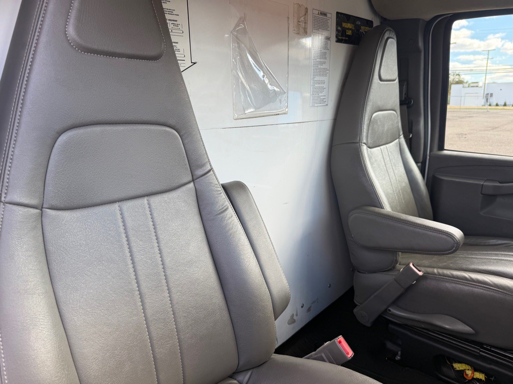 2021 GMC Savana Image 14