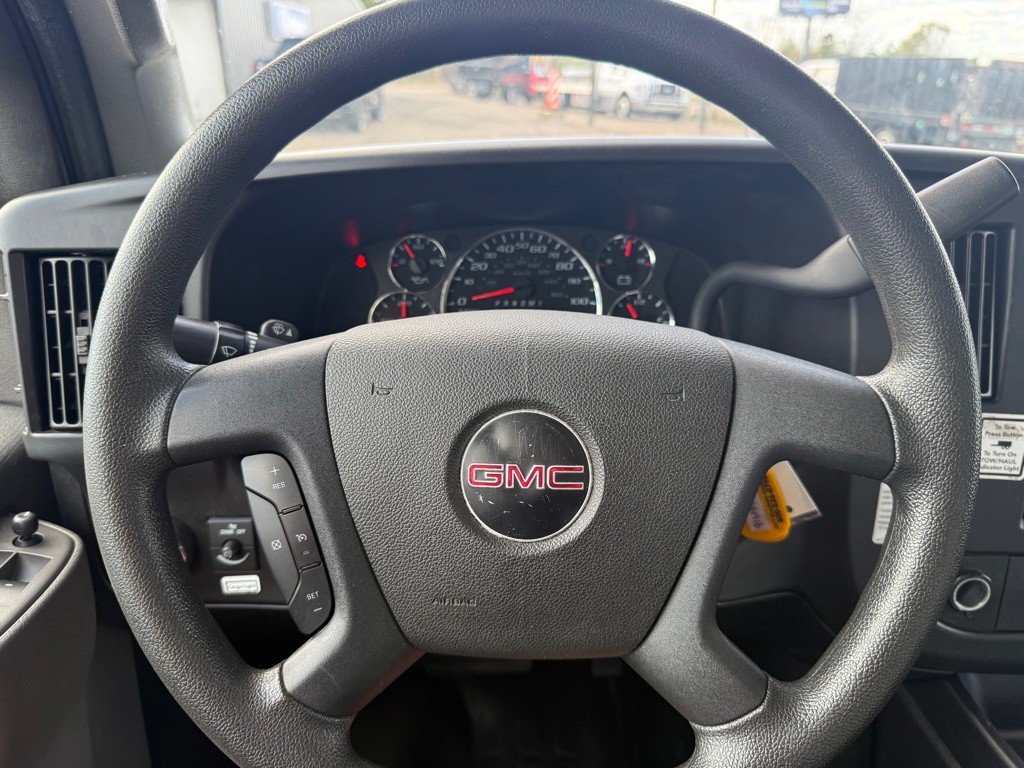 2021 GMC Savana Image 16