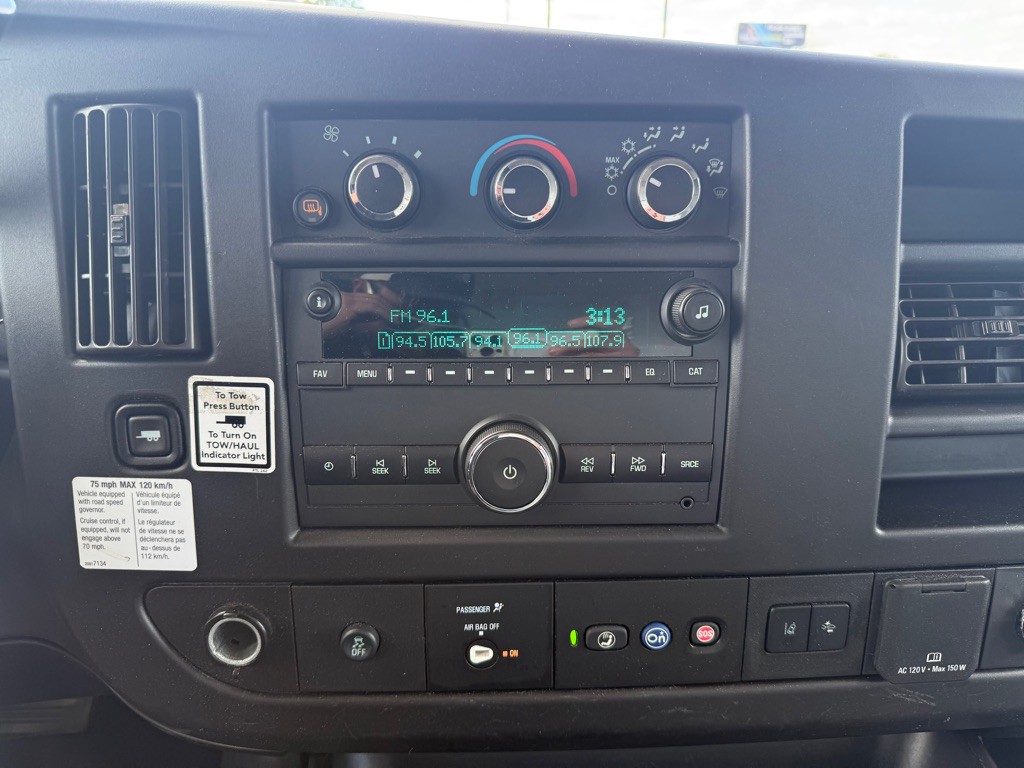 2021 GMC Savana Image 18